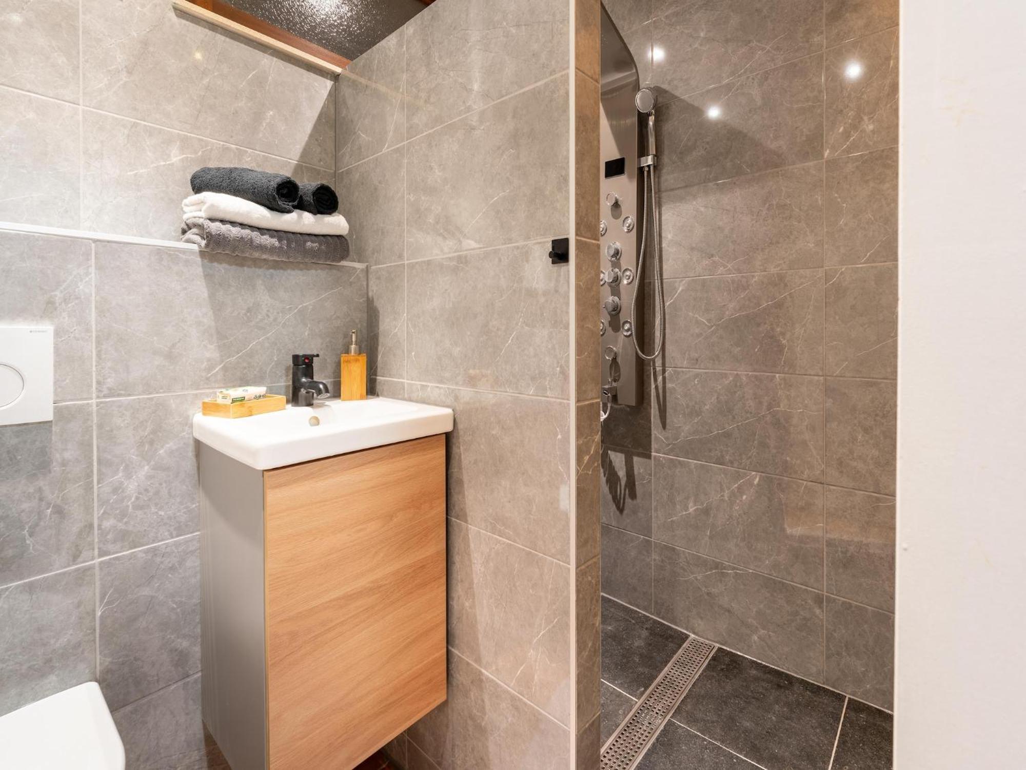 Luxury Apartment In Schin Op Geul With Bubble Bath And Sauna Walem Exteriör bild