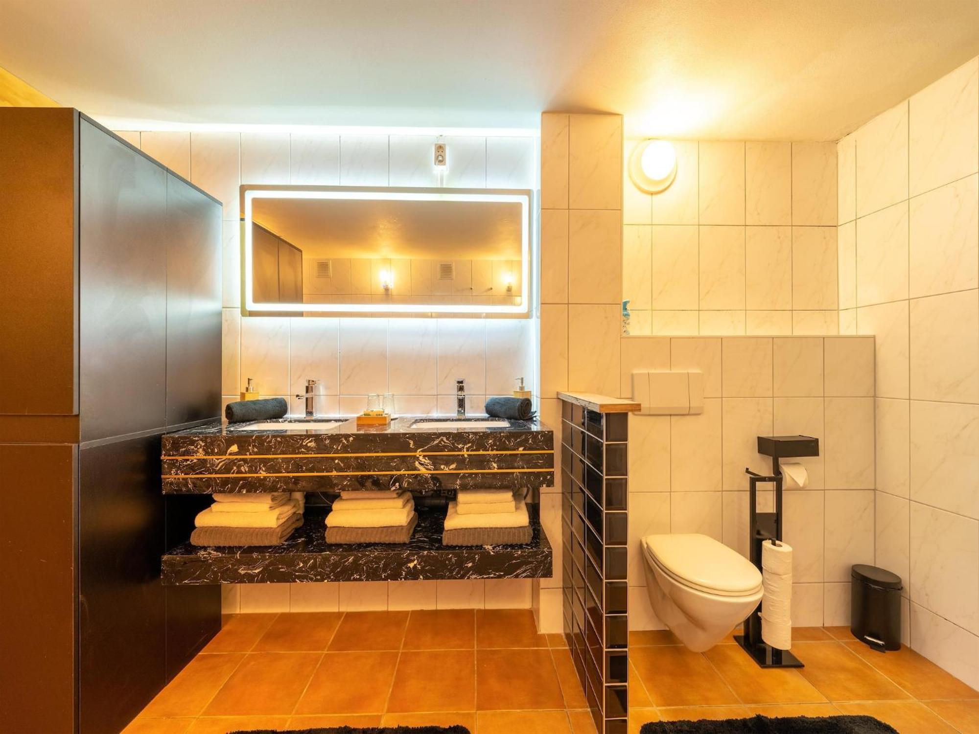 Luxury Apartment In Schin Op Geul With Bubble Bath And Sauna Walem Exteriör bild